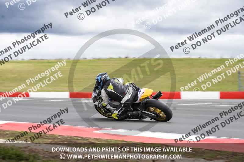 cadwell no limits trackday;cadwell park;cadwell park photographs;cadwell trackday photographs;enduro digital images;event digital images;eventdigitalimages;navarra;no limits trackdays;peter wileman photography;racing digital images;trackday digital images;trackday photos